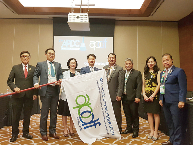 íêµ­ì´ ë´ë ìíì¹ê³¼ìì¬ì°ë§¹ ì´í(APDC2019)ë¥¼ ìì¸ìì ê°ìµíë¤. APDF ì§íë¶ë ì§ë 11ì¼ ì´íê¸°ë¥¼ íêµ­ ëíë¨ì ì´ìíê³&nbsp;, ë´ë ì´íì ì±ê³µì ê¸°ìíë¤. ì¬ì§ ì¼ìª½ ëë²ì§¸ë¶í° ê¹íì¢ êµ­ì&nbsp;ì´ì¬, ë°ì¸ì ë¶íì¥, ëì¹ëª© ë¶íì¥, íë¥´ëë íë¥´ëë°ì¦ APDF íì¥. 